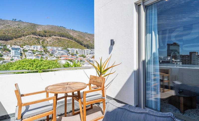 2 Bedroom Property for Sale in Sea Point Western Cape